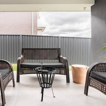 Neat 4 Bedroom In Catherine Fields Narellan エクステリア 写真