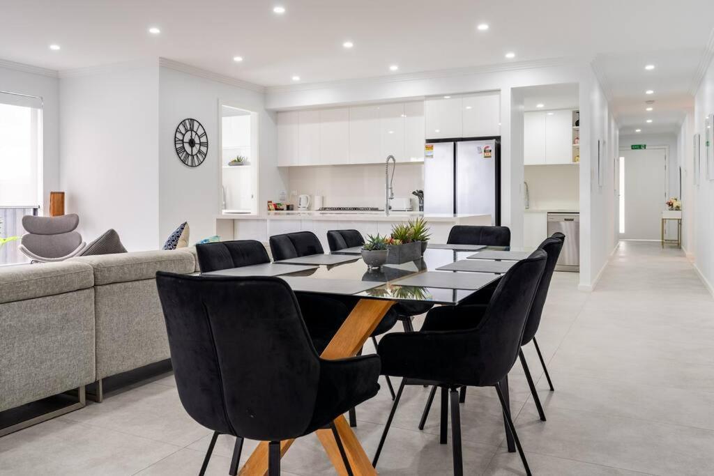 Neat 4 Bedroom In Catherine Fields Narellan エクステリア 写真