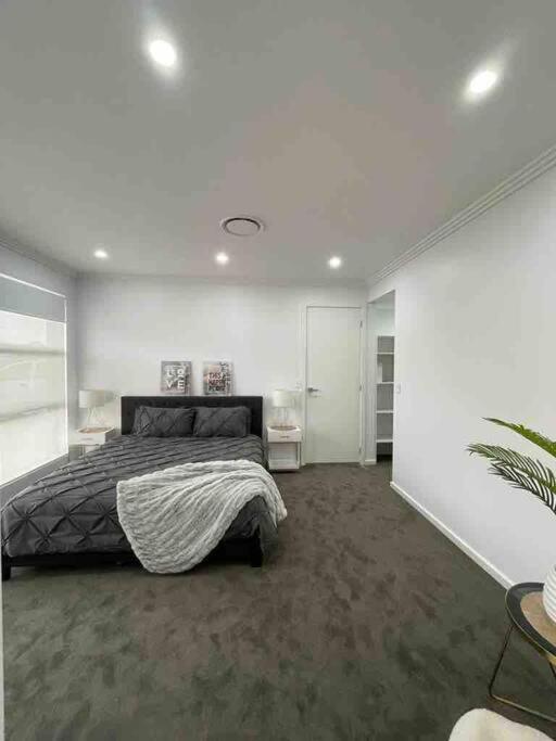 Neat 4 Bedroom In Catherine Fields Narellan エクステリア 写真