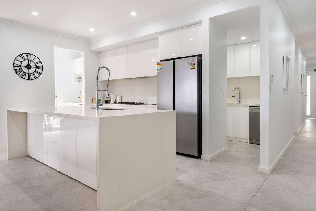 Neat 4 Bedroom In Catherine Fields Narellan エクステリア 写真