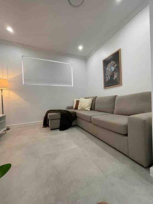 Neat 4 Bedroom In Catherine Fields Narellan エクステリア 写真