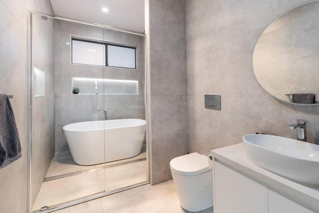 Neat 4 Bedroom In Catherine Fields Narellan エクステリア 写真