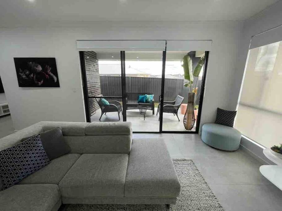 Neat 4 Bedroom In Catherine Fields Narellan エクステリア 写真