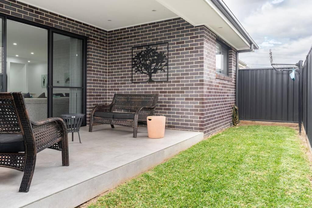 Neat 4 Bedroom In Catherine Fields Narellan エクステリア 写真