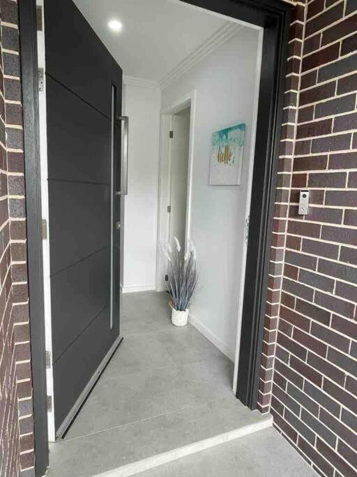 Neat 4 Bedroom In Catherine Fields Narellan エクステリア 写真