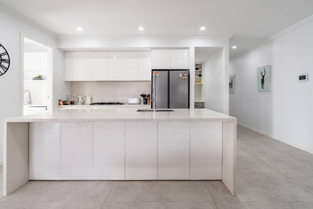 Neat 4 Bedroom In Catherine Fields Narellan エクステリア 写真