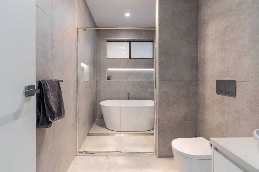 Neat 4 Bedroom In Catherine Fields Narellan エクステリア 写真