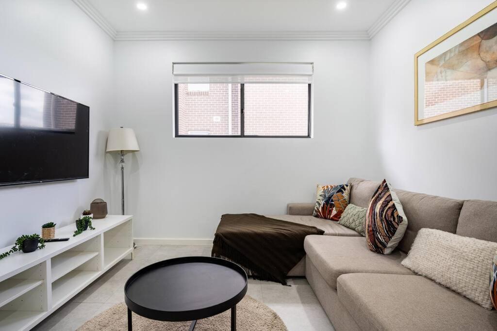 Neat 4 Bedroom In Catherine Fields Narellan エクステリア 写真