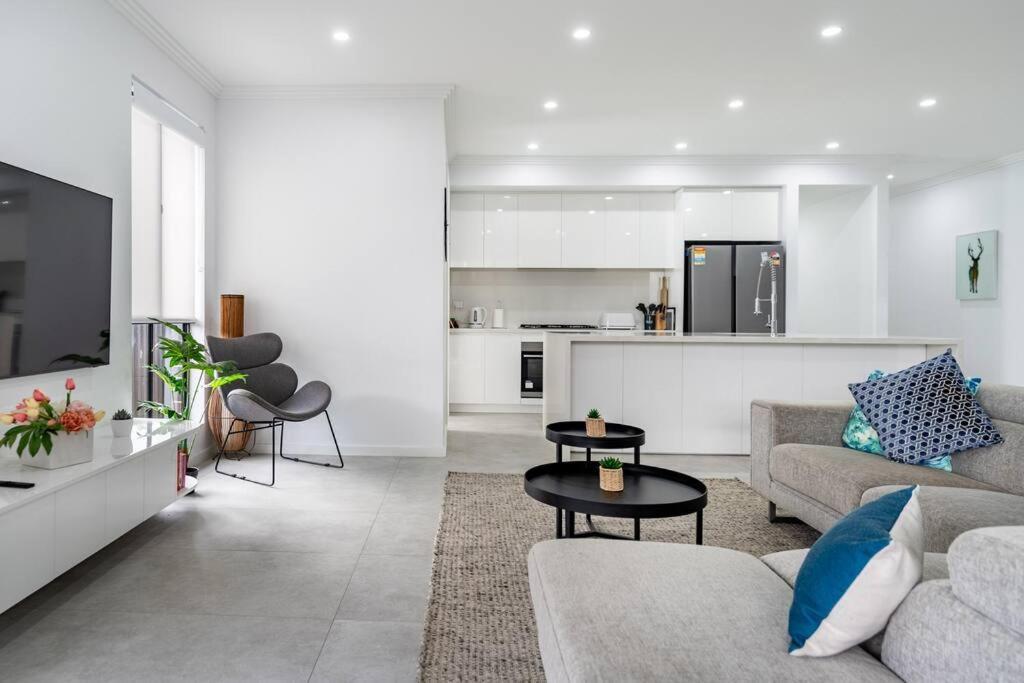 Neat 4 Bedroom In Catherine Fields Narellan エクステリア 写真